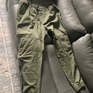 Men’s green tapered joggers excellent condition